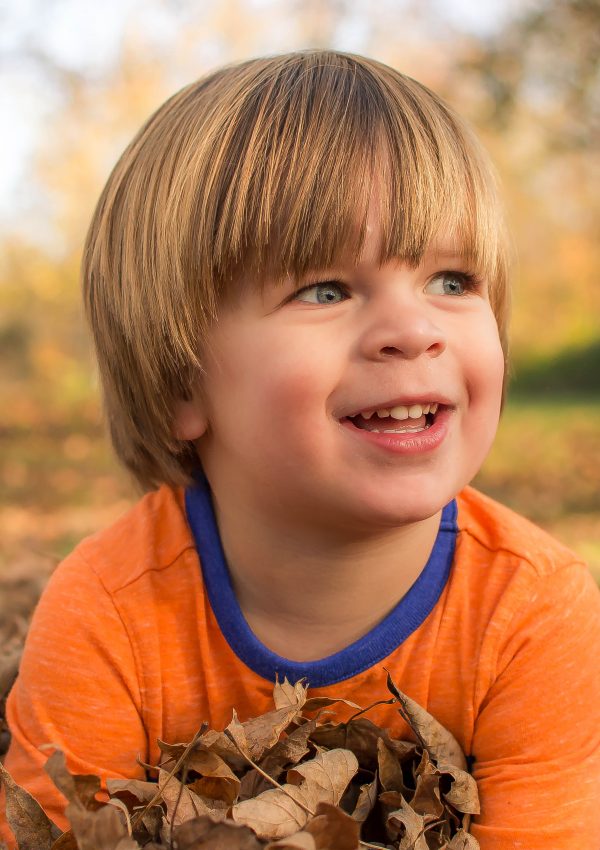Photo Shoot Ideas With Toddlers and Fall Leaves
