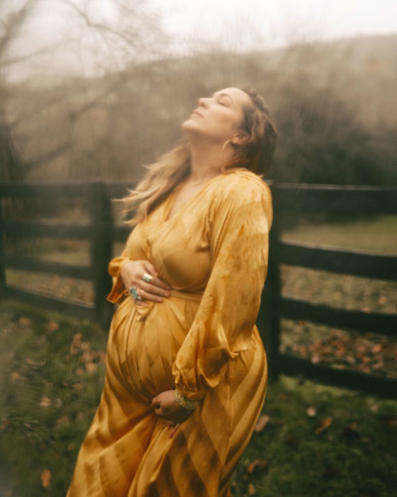moody maternity photo shoot